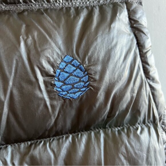 STIO Women’s Goose Down Puffer Vest - Picture 8 of 12